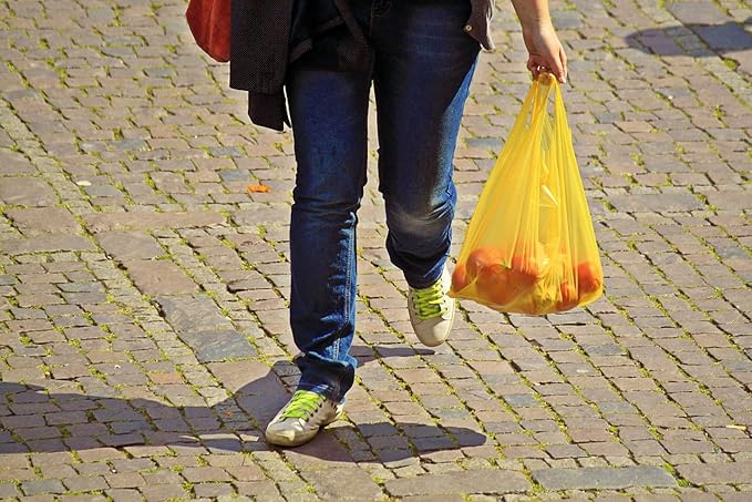 Yellow T-Shirt Bags, 12 x 6 x 22 Inches. Pack of 700 Plastic Merchandise Bags, 18 Micron. Unprinted Grocery Bags with Handles. High Density Polyethylene Shopping Bags for Small Business