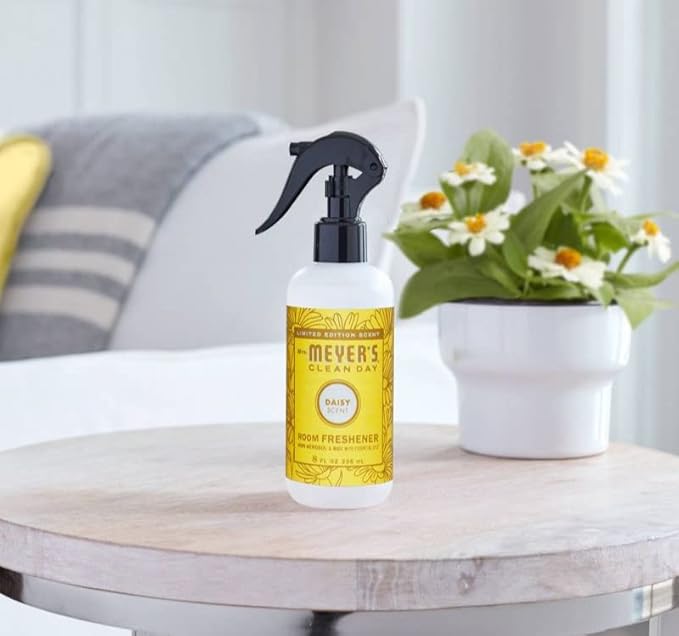 MRS. MEYER'S CLEAN DAY Room and Air Freshener Spray, Non-Aerosol Spray Bottle Infused with Essential Oils, Daisy, 8 fl. oz
