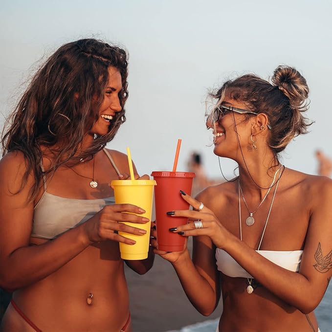 Honeydak 100 Pack Tumbler with Straw and Lid Bulk Glitter Plastic Cups Water Bottle Iced Coffee Travel Mug Reusable Party Favor Cups for Birthdays travel 24-27 oz (Shiny Color)