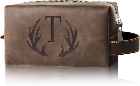 Personalized Mens Travel Toiletry Bag Engraved Initial Letter PU Leather Waterproof Shaving Bag Cool Boss Colleague Friends Brother Gifts Storage Bags Fathers Day Birthday Gifts for Men (T)